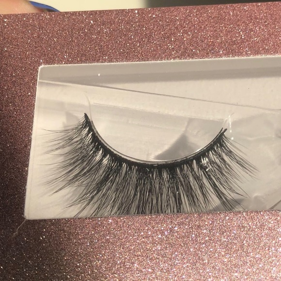 false lashes (rose quartz) - Picture 3 of 3